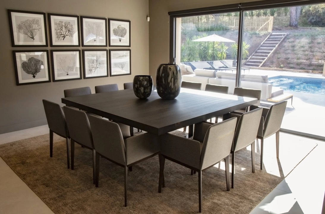 1673024330-Villa France Dining room.webp